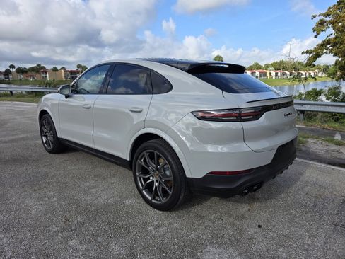 Used 2021 Porsche Cayenne S AWD/4WD image 2