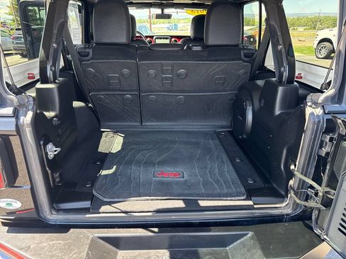 Used 2018 Jeep Wrangler Unlimited Rubicon AWD/4WD image 21