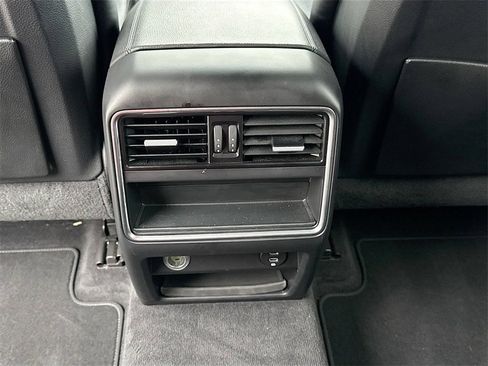 Used 2020 Porsche Cayenne w/ Premium Package image 28