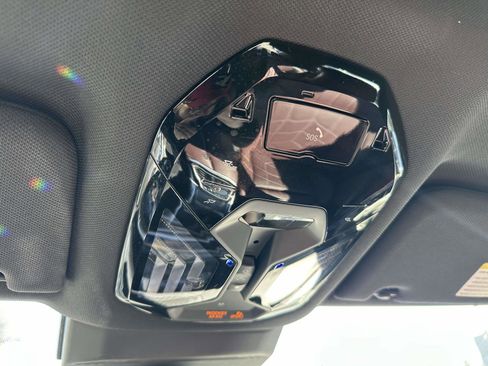 Used 2023 BMW 760i xDrive w/ Executive Package image 30