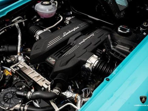 Used 2025 Lamborghini Revuelto image 29