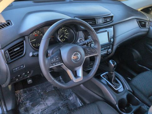 Used 2019 Nissan Rogue SV image 10