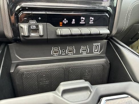Used 2025 RAM 1500 Limited AWD/4WD image 36