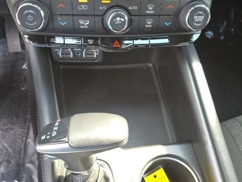 Used 2024 Dodge Durango SXT AWD/4WD image 18