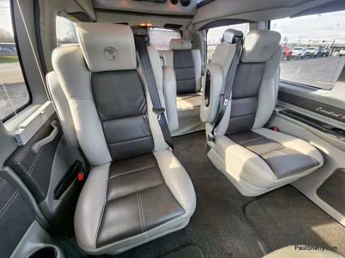 Used 2018 GMC Savana 2500 w/ Enhanced Convenience Package image 29