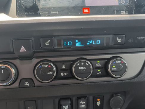Used 2019 Toyota Tacoma TRD Off-Road AWD/4WD image 33