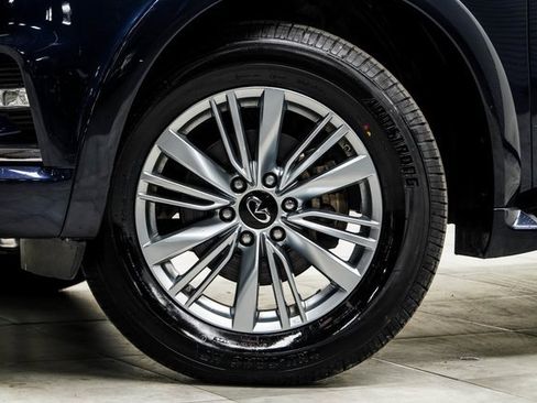 Used 2024 INFINITI QX80 Luxe image 3