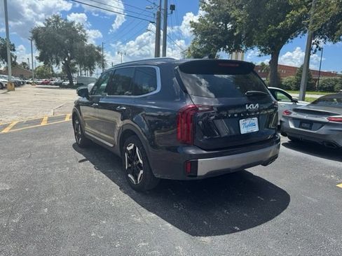 Used 2025 Kia Telluride S FWD image 3