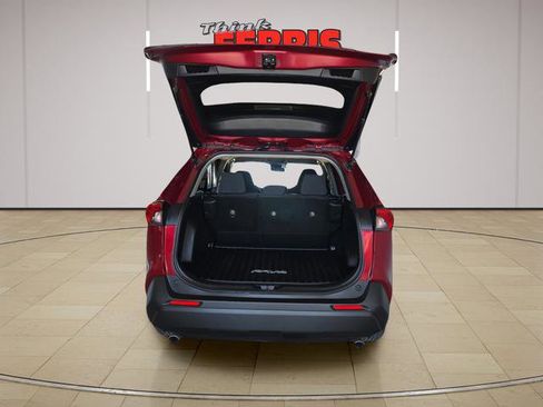 Used 2021 Toyota RAV4 LE AWD/4WD image 9