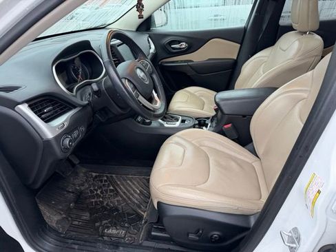 Used 2017 Jeep Cherokee Limited w/ Luxury Group image 4