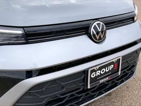 Used 2025 Volkswagen Taos SE image 30