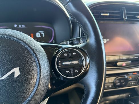 Used 2023 Kia Soul EX image 16