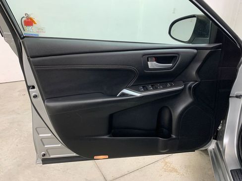 Used 2017 Toyota Camry XLE w/ Moonroof Package image 17