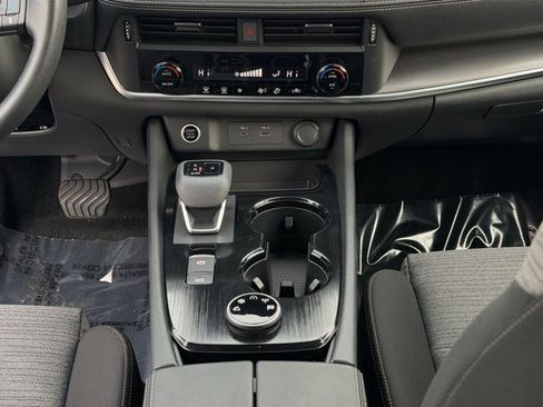 Used 2023 Nissan Rogue SV image 11