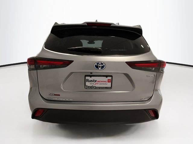 Used 2024 Toyota Highlander XLE AWD/4WD image 5