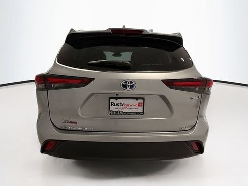 Certified 2024 Toyota Highlander XLE AWD/4WD image 5