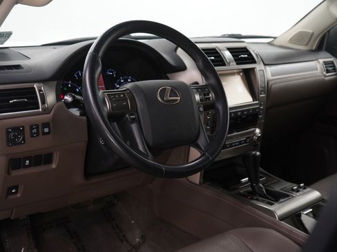 Used 2019 Lexus GX 460 image 24