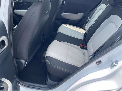 Certified 2025 Hyundai Venue SEL FWD image 10