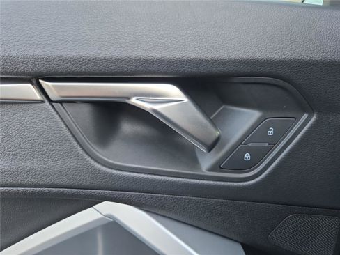 Used 2025 Audi Q3 2.0T Premium image 22