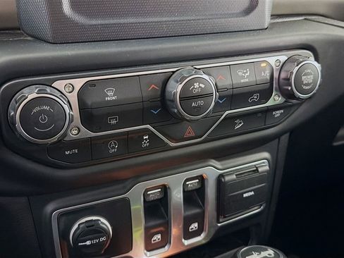 Used 2018 Jeep Wrangler Sport AWD/4WD image 18