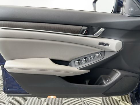 Used 2020 Honda Accord Touring image 11