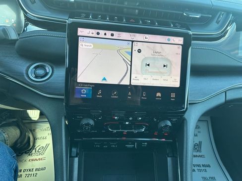 Used 2023 Jeep Grand Cherokee Overland w/ Luxury Tech Group IV image 9