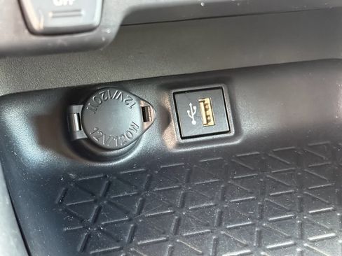 Used 2025 Toyota RAV4 XLE AWD/4WD image 25