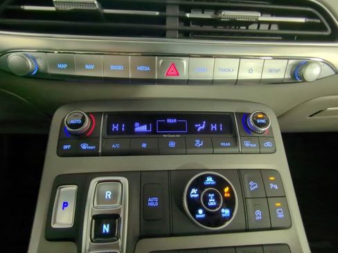 Used 2021 Hyundai Palisade Limited image 24