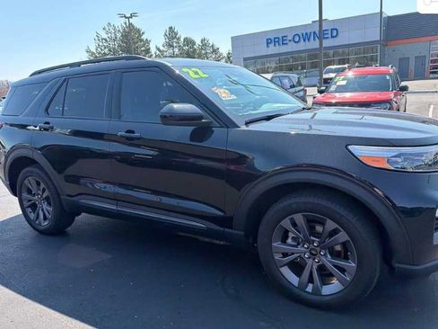 Used 2024 Ford Explorer XLT w/ Equipment Group 202A image 4