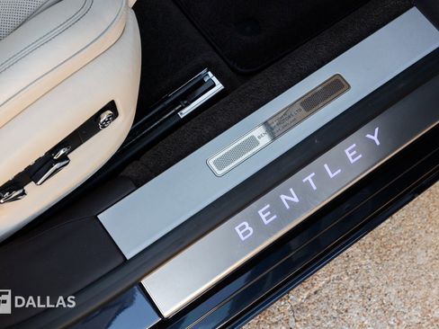 Used 2020 Bentley Flying Spur W12 image 39