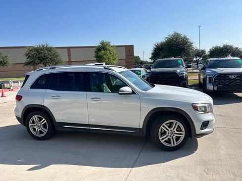 Used 2020 Mercedes-Benz GLB 250 image 2