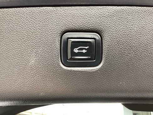 Used 2021 Chevrolet Blazer LT FWD image 17