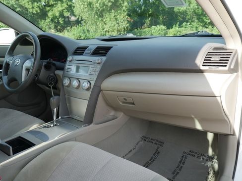 Used 2010 Toyota Camry LE FWD image 16