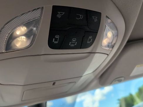 Used 2023 Chrysler Pacifica Touring-L FWD image 34