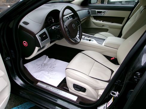 Used 2015 Jaguar XF Portfolio AWD/4WD image 16
