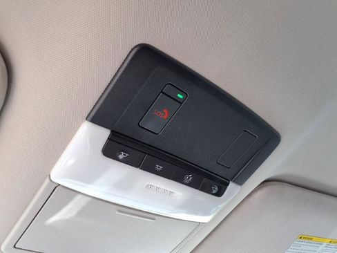 Used 2024 Nissan Pathfinder SV image 18