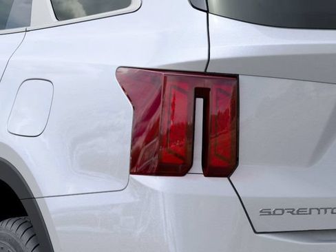 Certified 2025 Kia Sorento S AWD/4WD image 11
