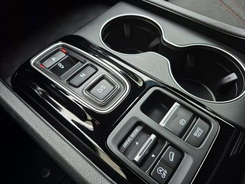 Certified 2025 Honda Pilot Sport image 25