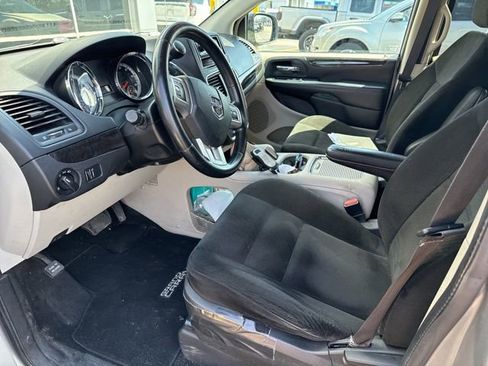 Used 2015 Dodge Grand Caravan SXT w/ UConnect Hands-Free Group image 5