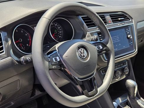 Certified 2020 Volkswagen Tiguan SE FWD image 18