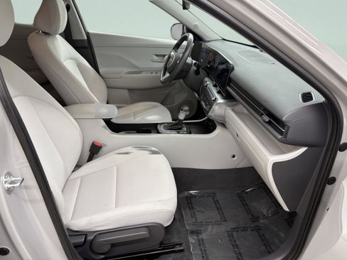 Used 2025 Hyundai Kona SEL image 23