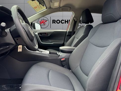 Used 2019 Toyota RAV4 LE w/ Carpet Mat Package AWD/4WD image 10
