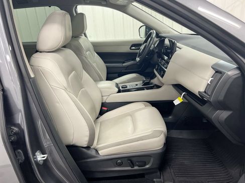 Used 2023 Nissan Pathfinder SL w/ SL Premium Package AWD/4WD image 23
