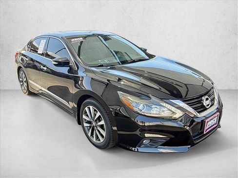 Used 2017 Nissan Altima 2.5 SL w/ Technology Package FWD image 6