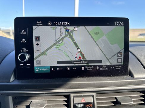 Used 2024 Honda Pilot Touring image 23