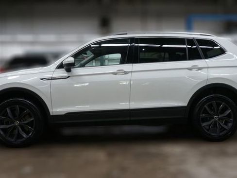 Certified 2023 Volkswagen Tiguan SE image 4