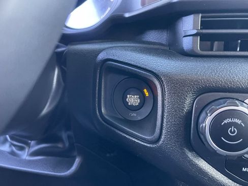 Used 2024 Jeep Wrangler Unlimited AWD/4WD image 34
