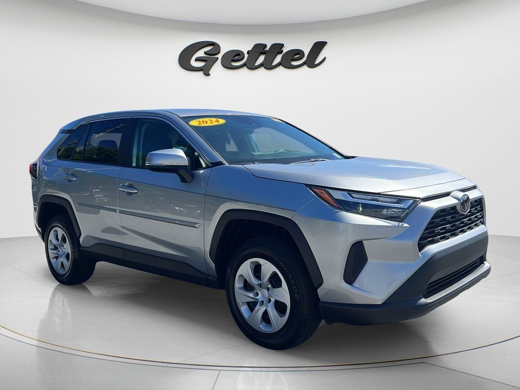 Used 2024 Toyota RAV4 LE FWD image 11