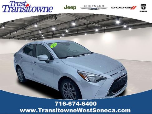 Used 2020 Toyota Yaris LE image 1