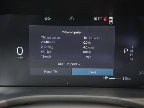 Certified 2024 Volvo XC60 B5 Plus w/ Protection Package Premier AWD/4WD image 41